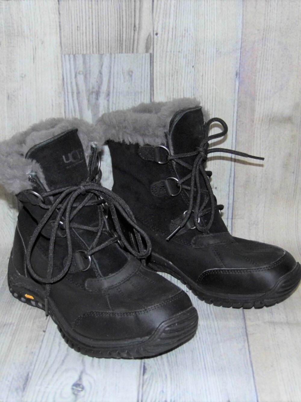 UGG Ostrander Black Suede/Sheepskin Boots Womens Size 8